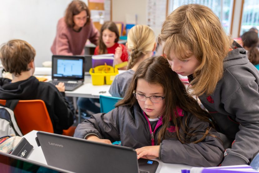 FISW Students working with the computer