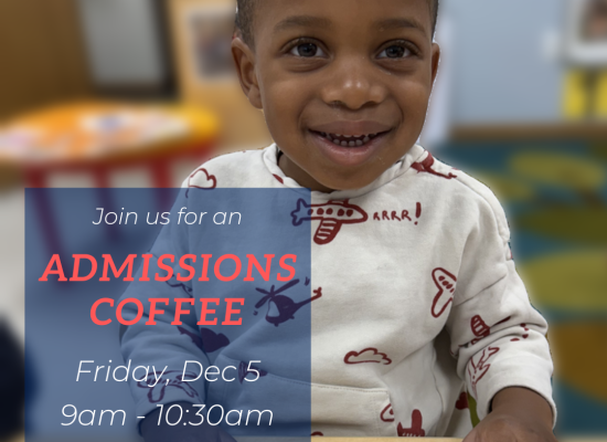 Un élève de petite section de maternelle travaille sur les lettres en classe