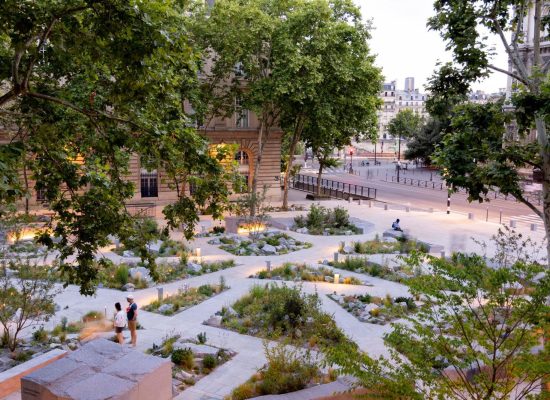 Jardin du 13 novembre, derrière l'hôtel de ville de Paris